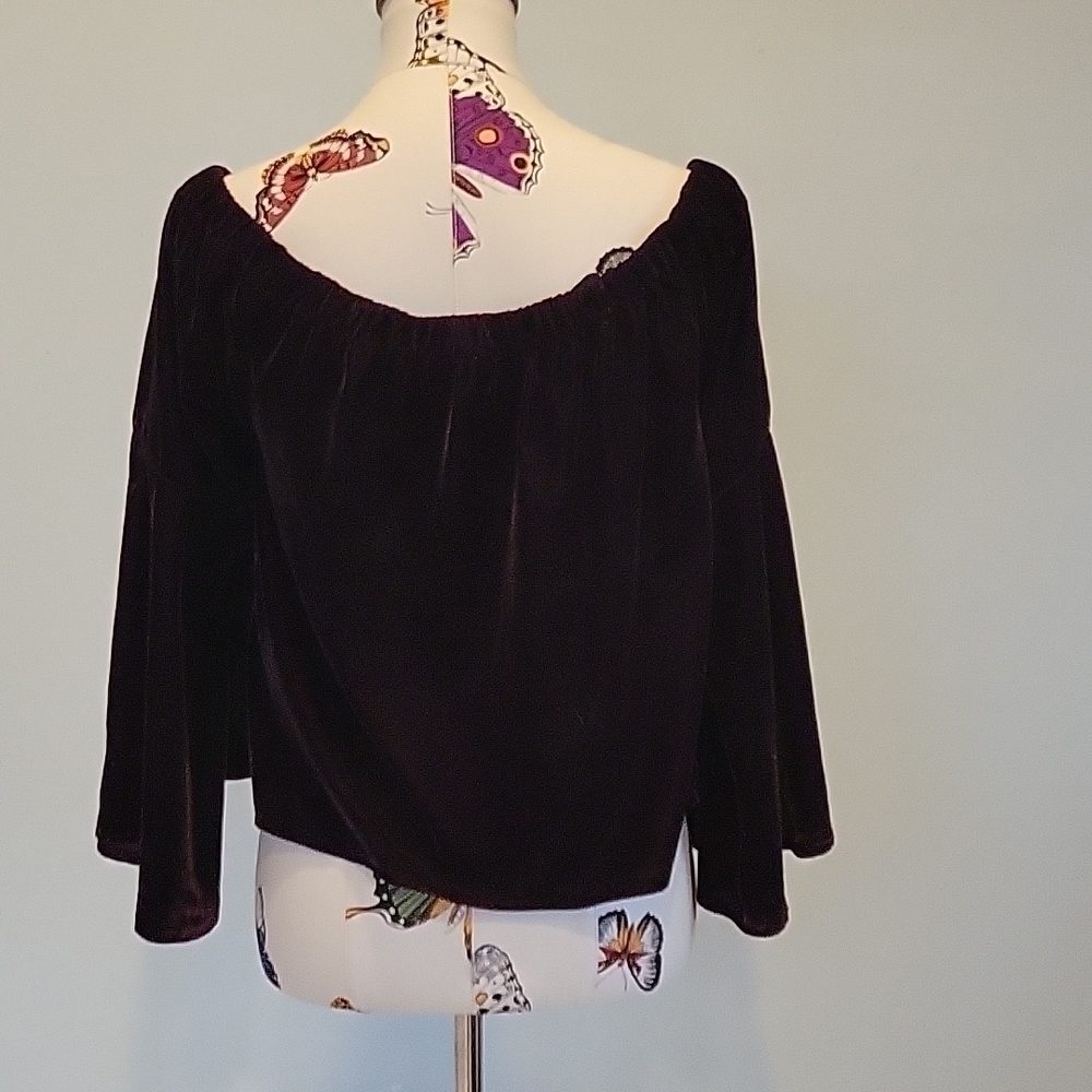 Deep Purple Off The Shoulder Velvet Bell Sleeved Top. Size Is M. - Picture 3 of 6
